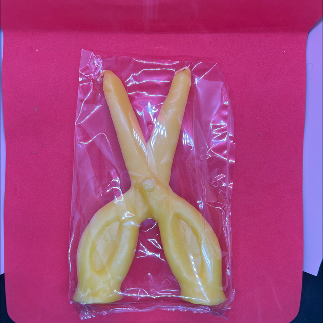 Bougie Ciseaux Jaune en Cire Naturelle – Libération et Prospérité