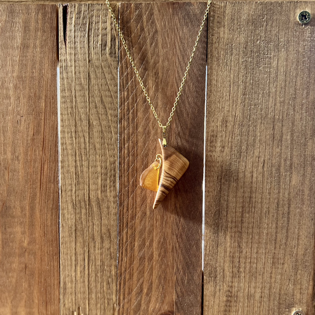 Pendentif 'Écho des Vagues'