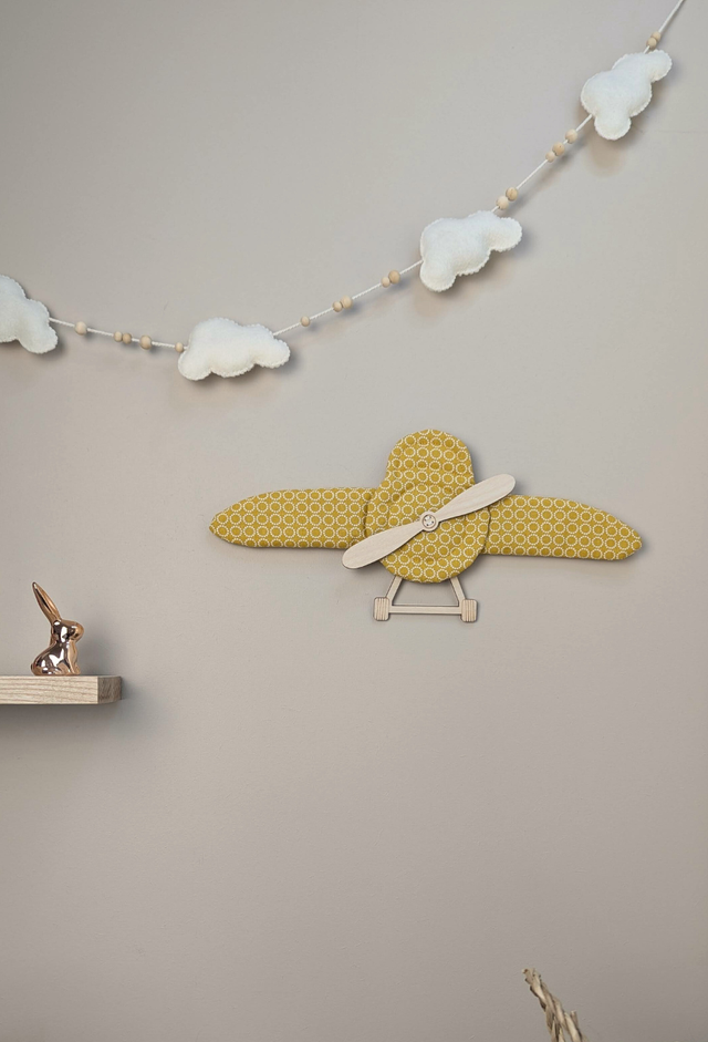 Suspension avion - jaune moutarde