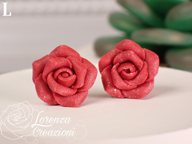 Orecchini a lobo rose rosse glitterate