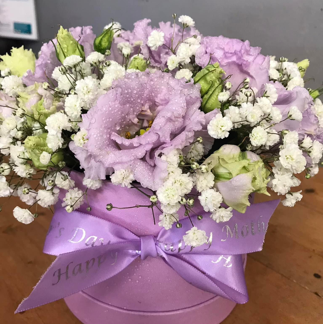 Lisianthus and gyp in a small hat box Mother’s Day gift  
