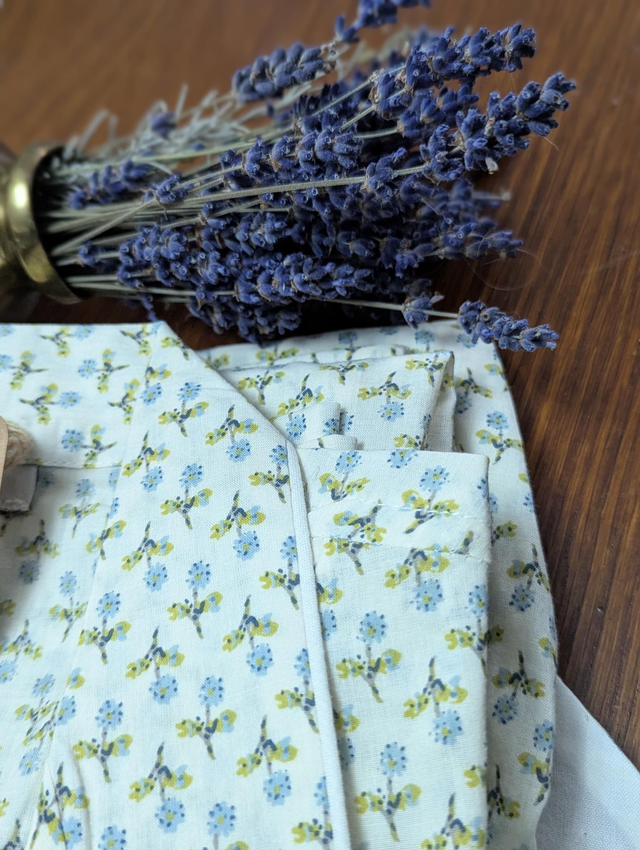 Pyjama Douce Nuit — Coton Naturel &amp; Motif Fleurs Bleutées + Pochette Assortie