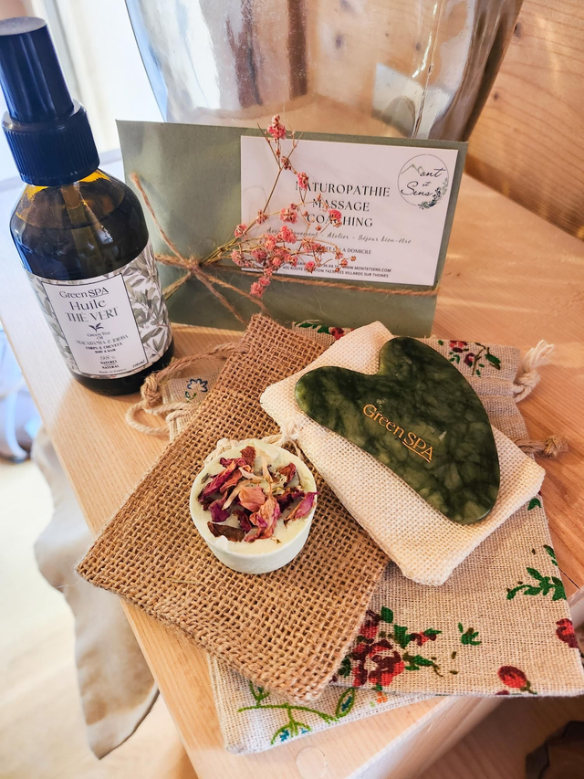 Coffret Cadeau : massage de 1h30 + huile ou parfum ou bougie ou baume ou tisane + Guasha ou rouleau de massage + petite pochette en tissu + savon OFFERT