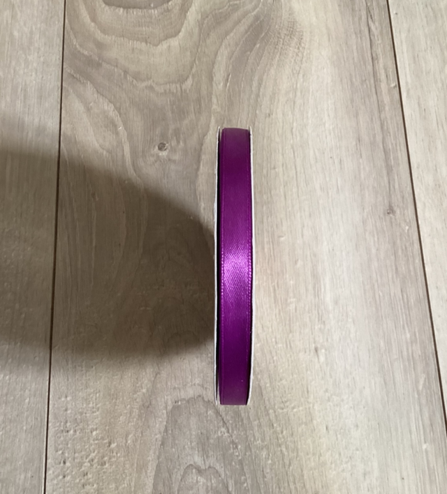 Ruban violet neuf 