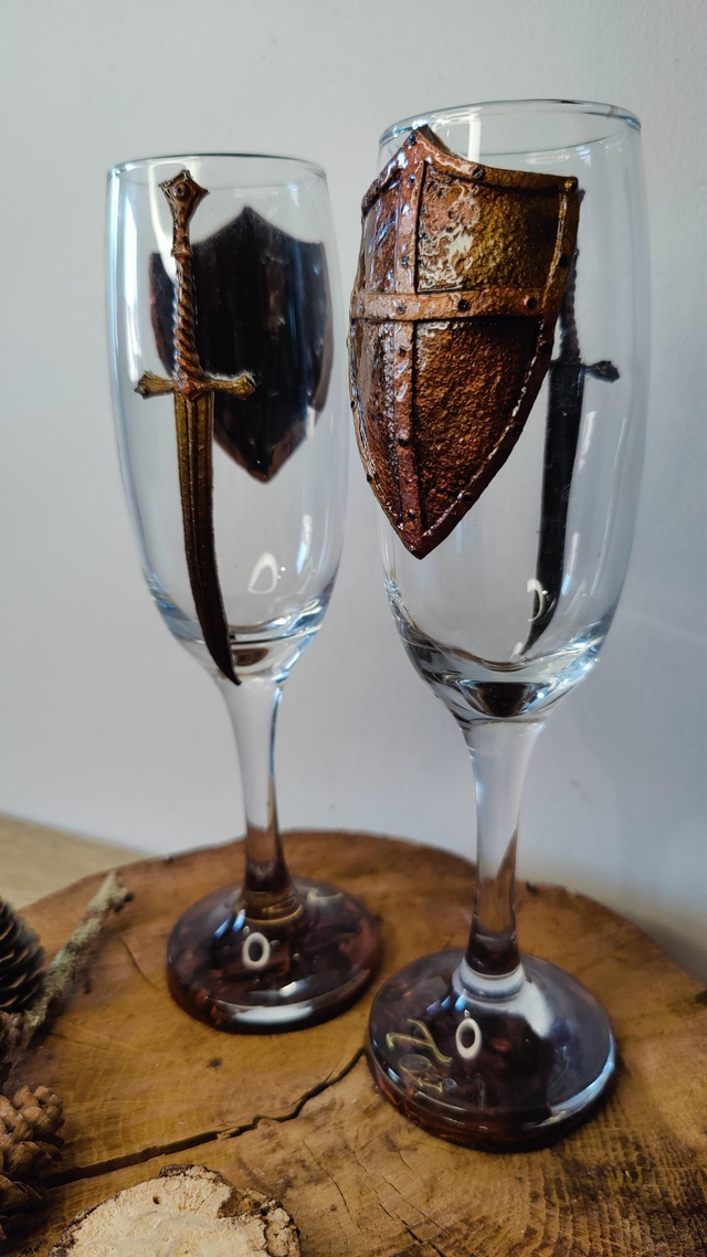 Duo de Verres à bulles épée et bouclier médieval