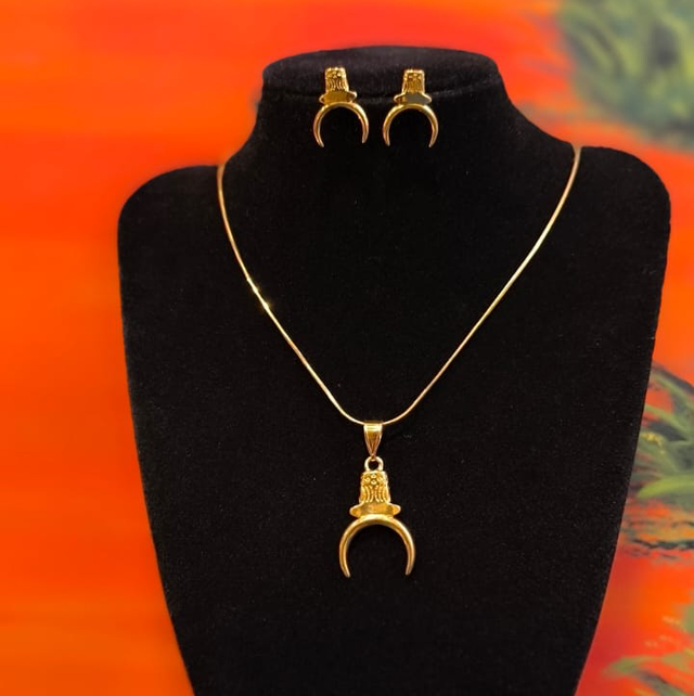 Parure chaine tête de zébu traditionnel 