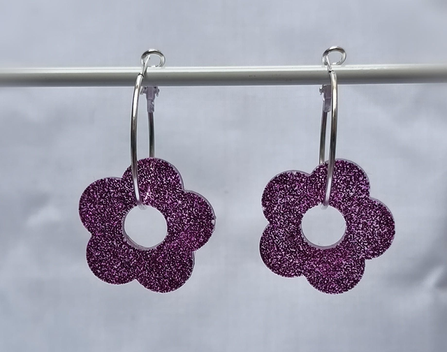 Créoles fleur violet paillettes 