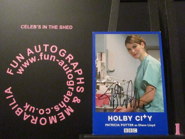 Patricia Potter (Diane Lloyd) Authentic Autographed Holby City 6x4 Cast Card (1)