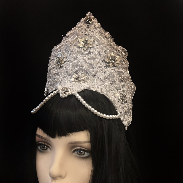 White Kokoshnik crown 