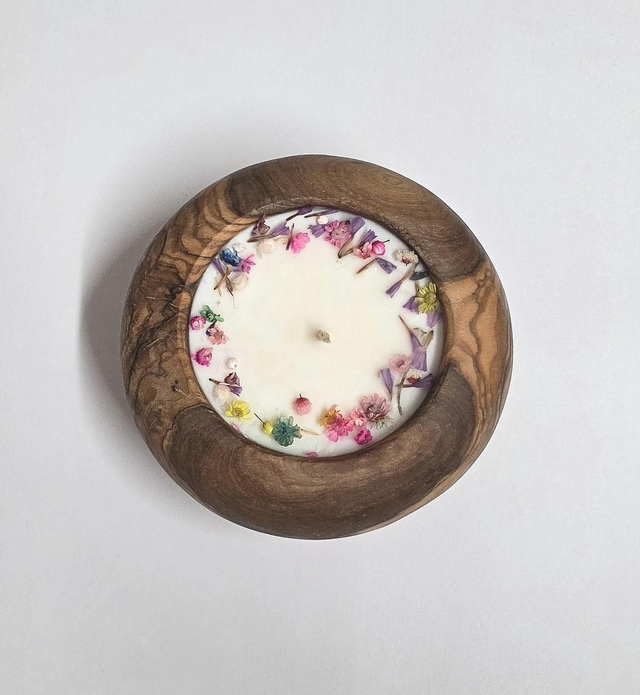 BOUGIE DANS BOIS D'OLIVIER 