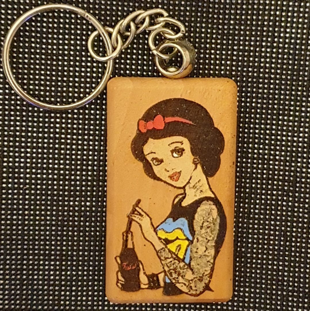 Porte-clef princesse tatouée, Blanche-neige 