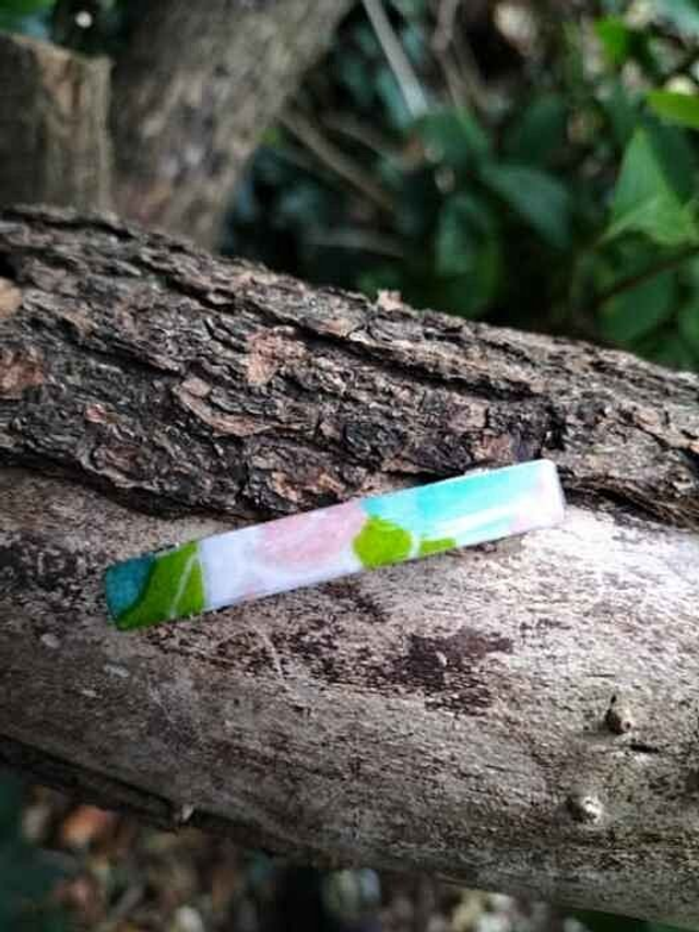 Petite Barrette en Papier Japonais – Élégance et Lumière 