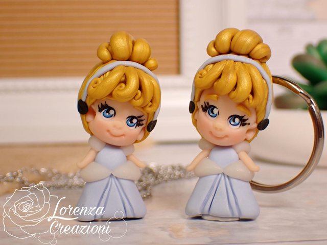 Collana e/o portachiavi modellato a mano artigianalmente, principessa Cenerentola, Cinderella