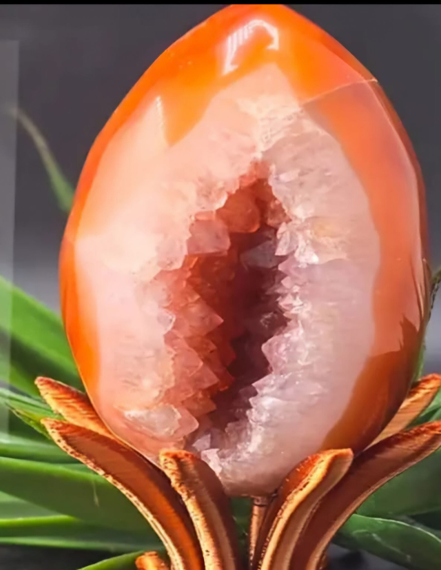 Karneol Stein ca.170-180g ca 8-9cm hoch