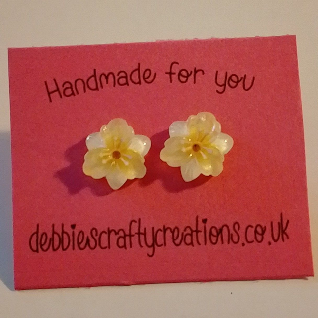 Beautiful Handmade Resin Flower Stud Earrings - 7 Colour Options