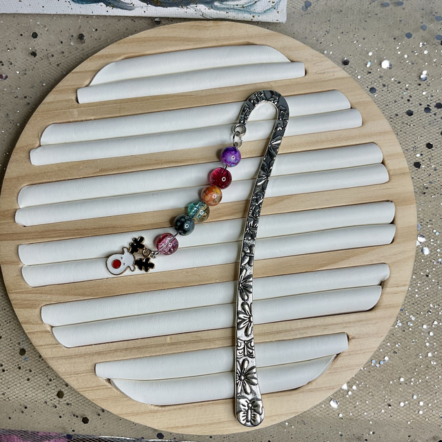 Handmade Christmas bookmarks. Colourful beaded book accessories.