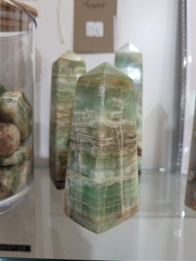 Kiwi Calcite Tower
