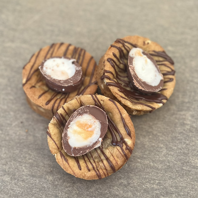 Crème Egg Deep Dish Cookie 