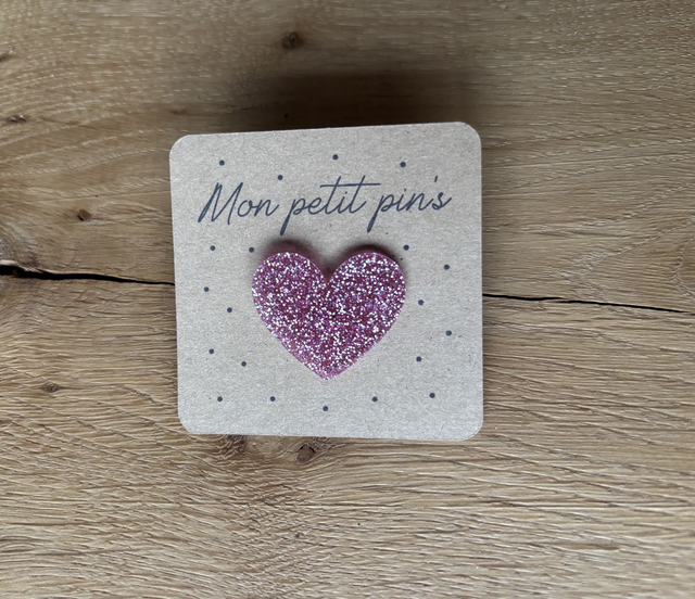 Pin’s coeur rose clair paillettes