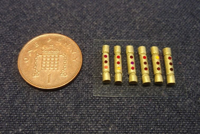 Christmas Crackers (1/24th scale)