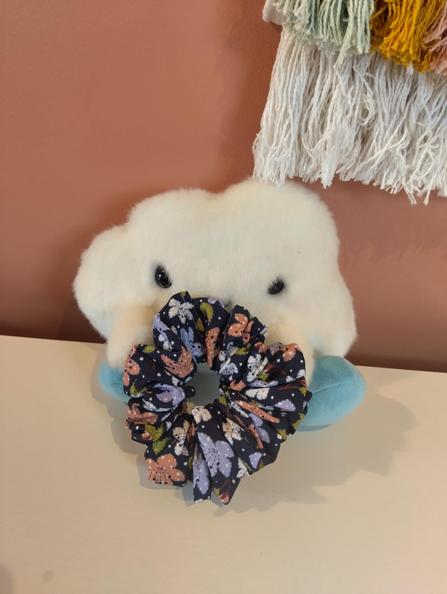 Handmade floral scrunchie - Blue floral