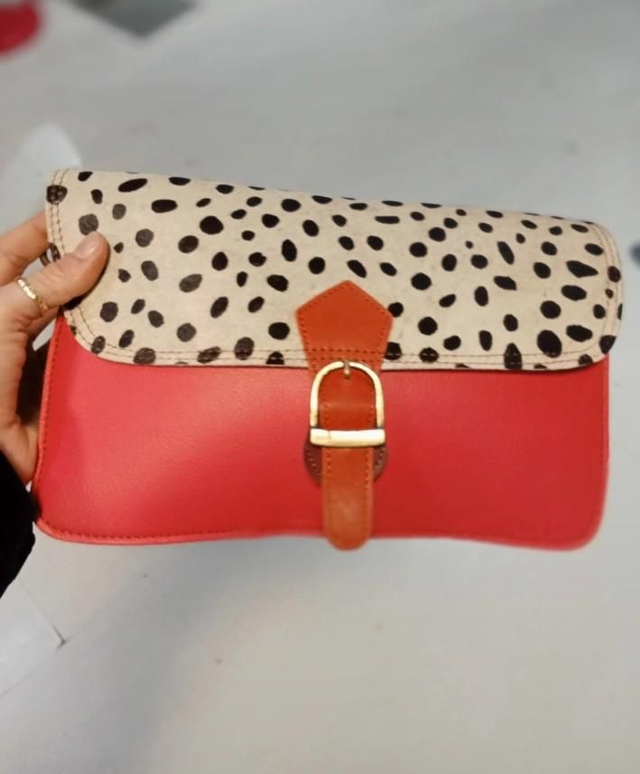 Mala em pele colorida 