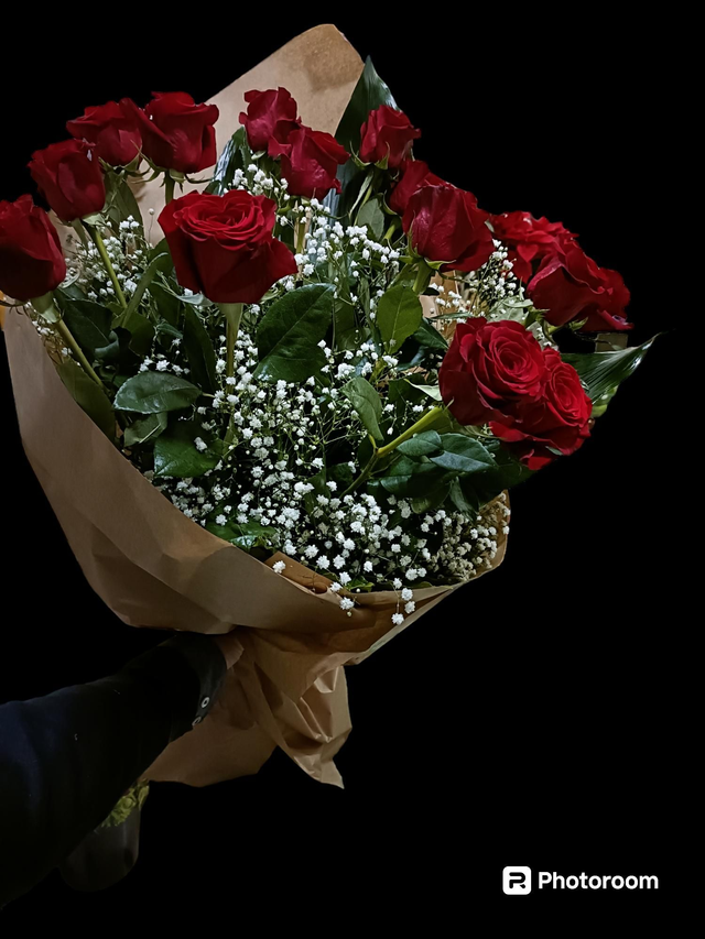 9 rose rosse a gambo lunghe  