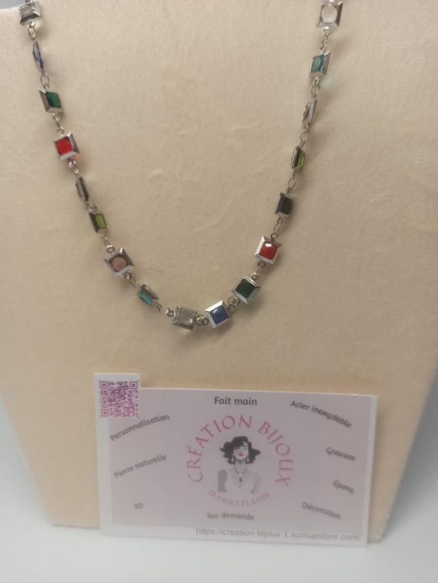 Collier carré multicolore 