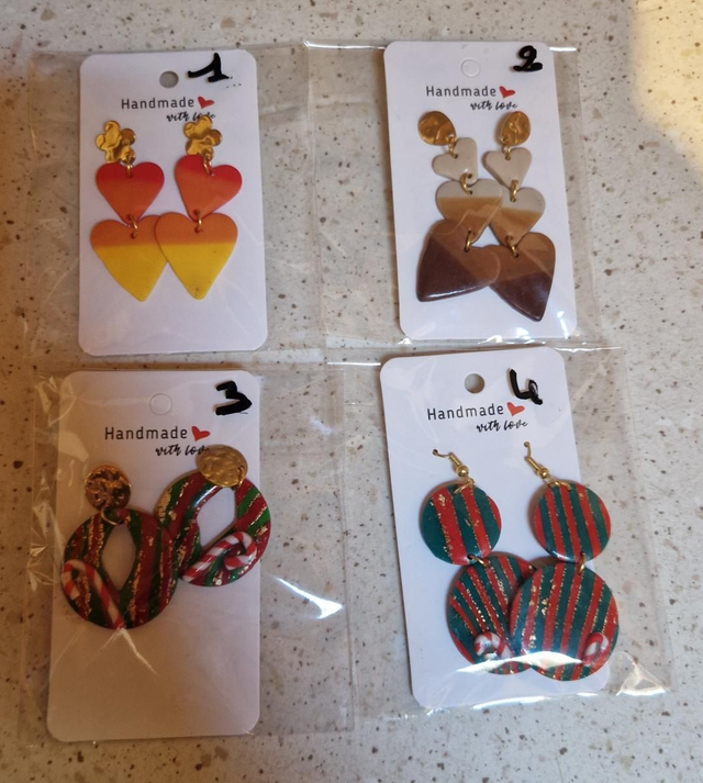 Boucles pendantes en polymère 