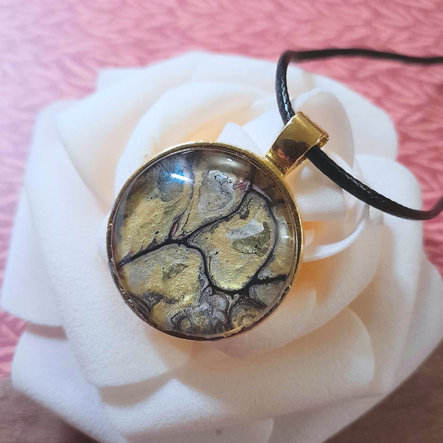 LANA – Collier – Métal doré – Doré et noir