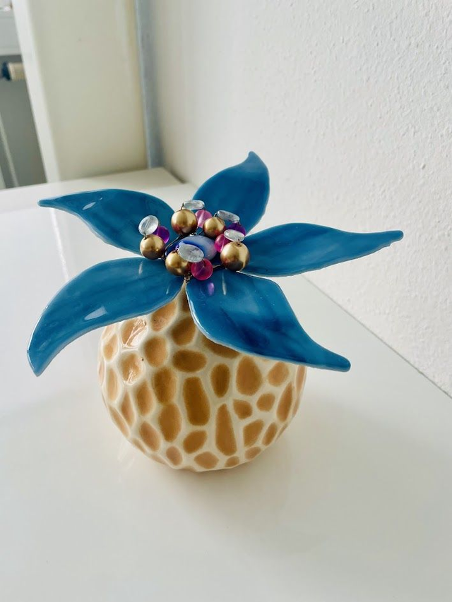 Sierlijke Glazen Lelie - Blauwe Bloemenkunst - Uniek Glasfusing Object voor Buiten & Binnen