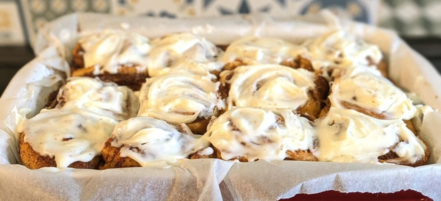 Cinnamon rolls, box of 4