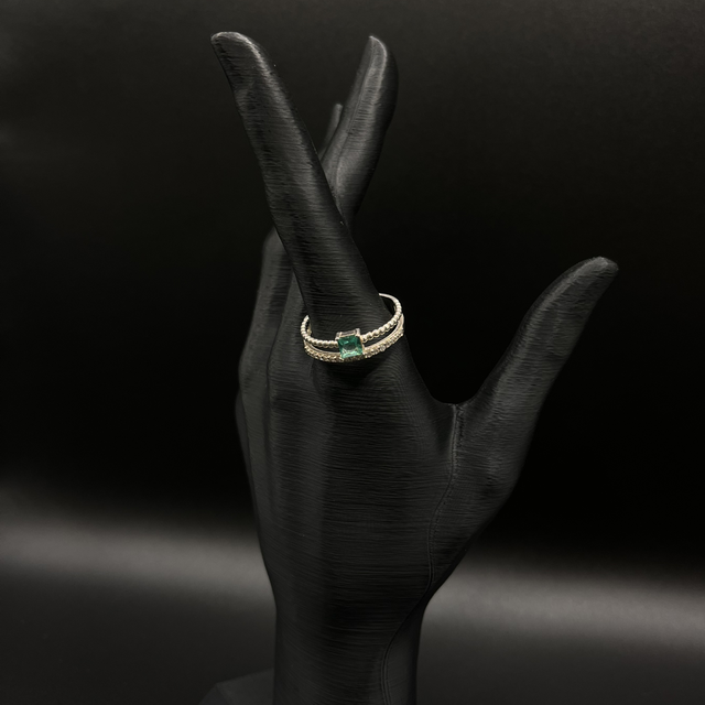 Anel meia aliança cravejada e zircônia 