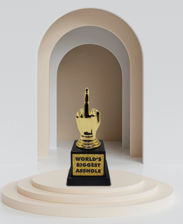 Trophée « World's Biggest A**hole », coupe humouristique 