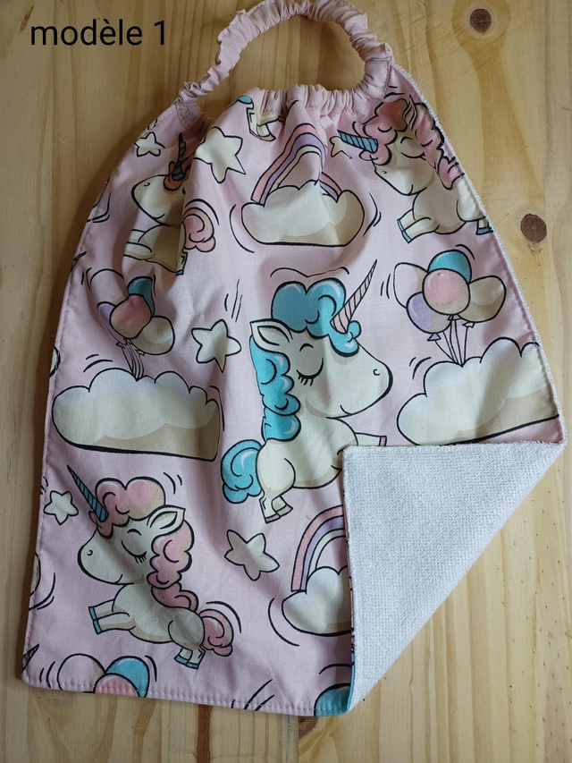 Serviette élastique enfant avec éponge "fée, princesse..."