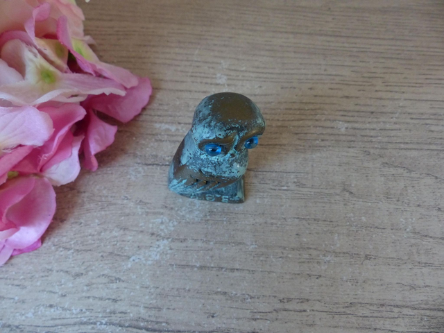 Figurine chouette hibou en laiton fait en Grèce, Sculpture Chouette d'Athéna en laitonné bleu, Collection oiseaux petits animaux en laiton