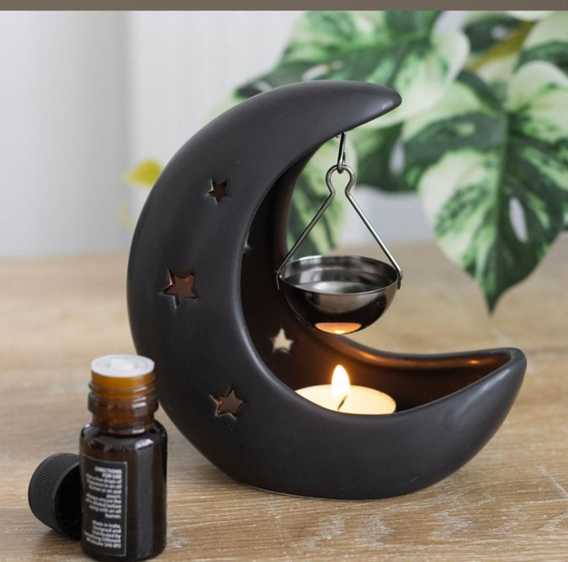 Moon shape oil burner