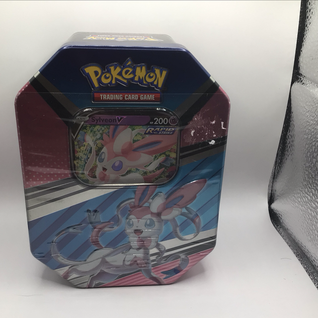 Pokémon TCG: V Heroes Tin