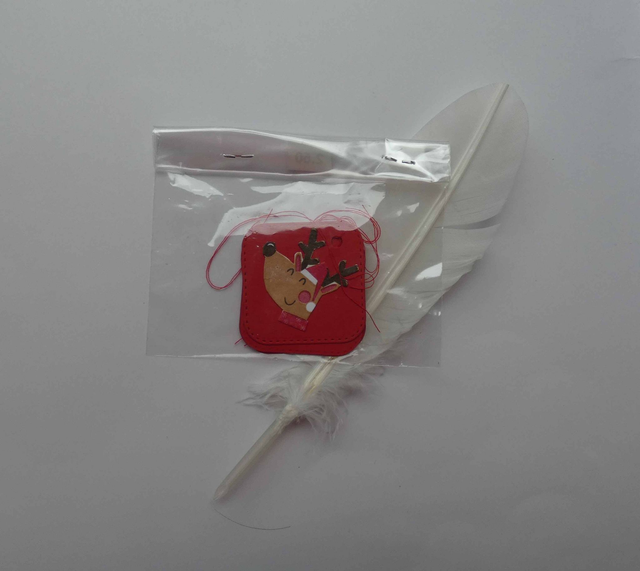 étiquettes cadeaux carrées rouges avec renne