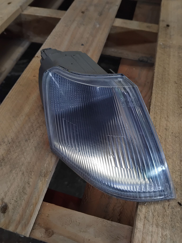 Clignotant avant droit 