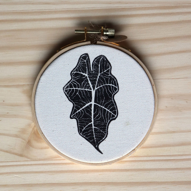 Cercle de broderie feuille d'Alocasia 10cm