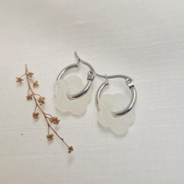 Boucles d&#039;oreilles &quot;Marguerite&quot; - Nacre