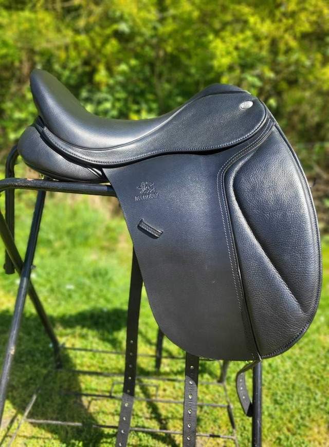 Selle de dressage Fairfax Classic Moveable Block 17" – Noire – Arcade Wide