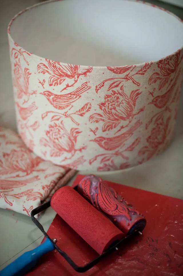 Flock patterned paint roller