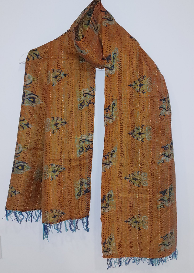 Étole réversible sari surcyclé et Kantha, unique, confectionnée à la main dans les villages indiens, or, jaune, marron