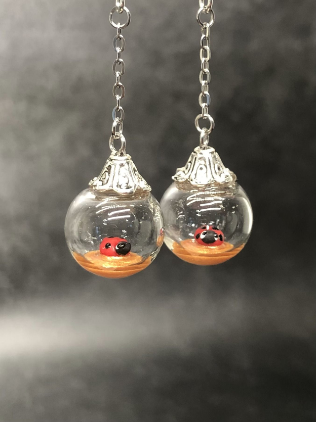 Boucles d&#039;oreilles coccinelle perle d&#039;or