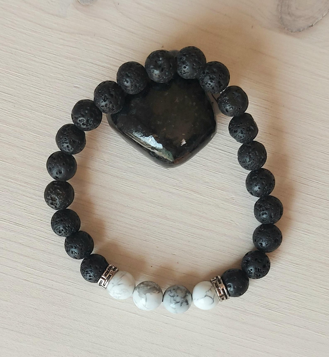 Howlite et Pierre de Lave