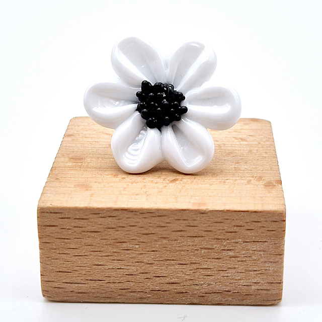 Pin's Marguerite blanche 1