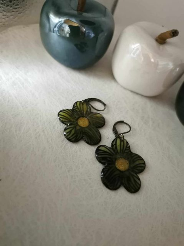 Boucles d'oreilles Fleur en Métal Noir avec perles Swarovski