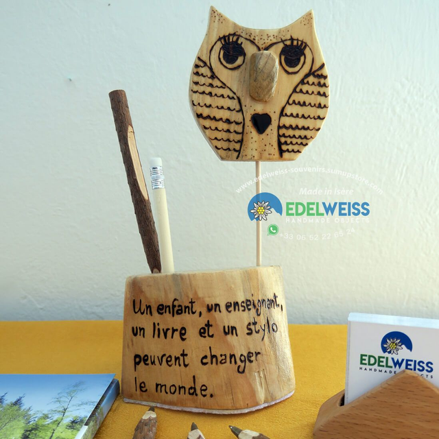 Porte-stylos - "Un enfant, un enseignant, un livre…"